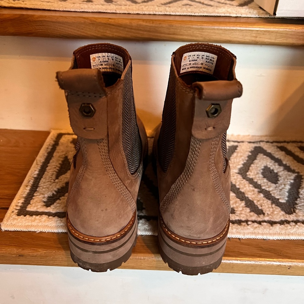Timberland Boot. Like New. - image 5